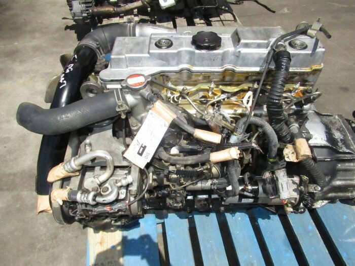 JDM 2000 Mitsubishi Canter 4M40 2.8L Diesel Engine 5 Speed Manual Transmission - Image 1